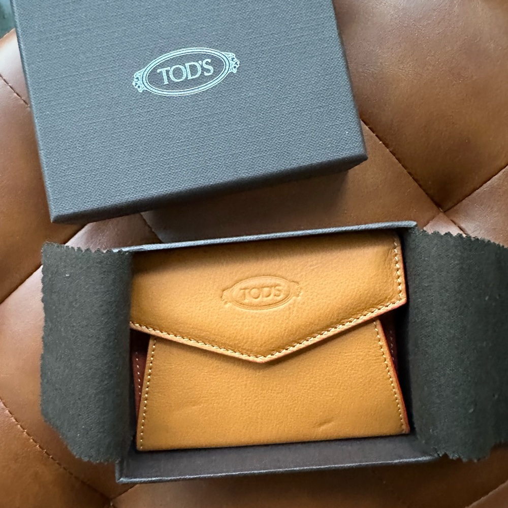 Tod’s Leather Card Holder / Coin Wallet – New in Box